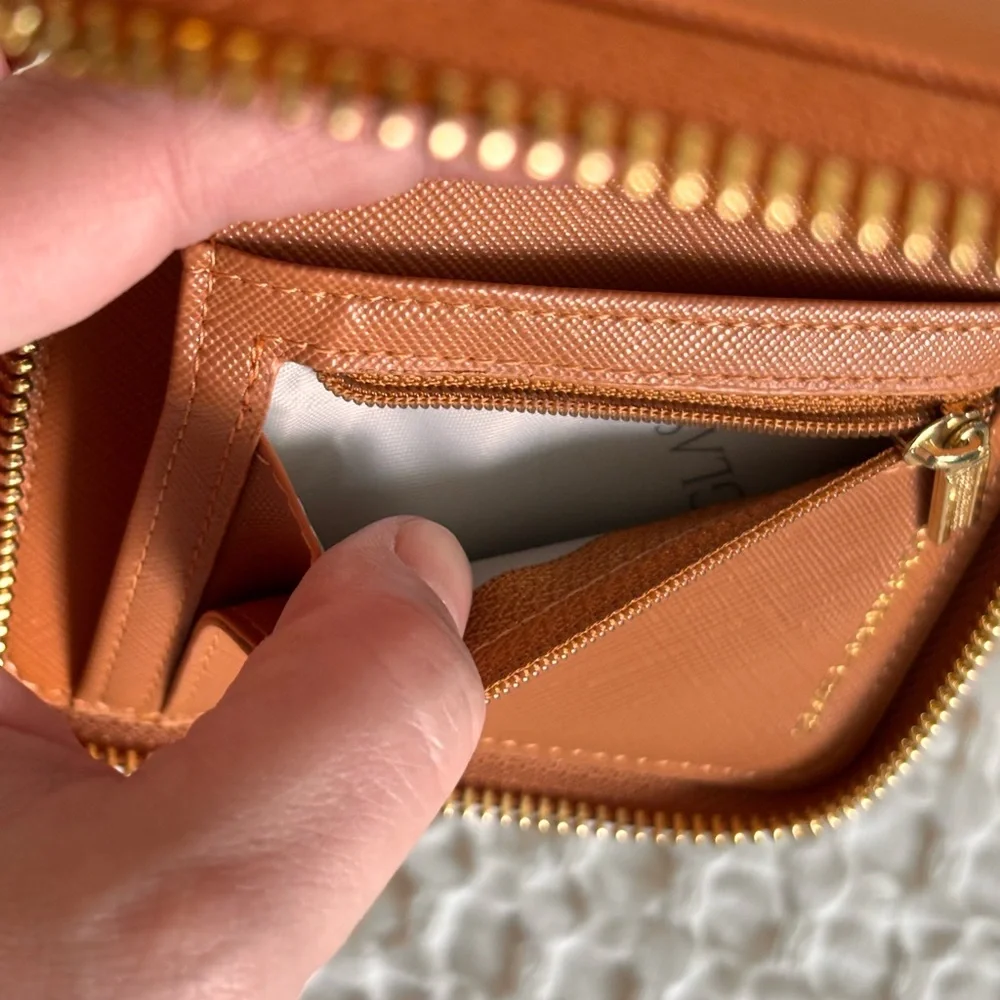 EUC Glass Ladder Vegan Leather Susan Zip Wallet in Maple with Gold Hardware - Picture 5 of 9